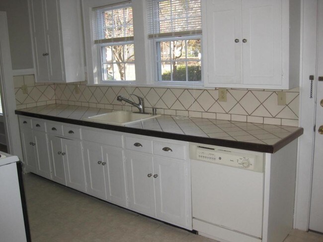 Foto del edificio - 754 Montgomery Ave., Apt. A