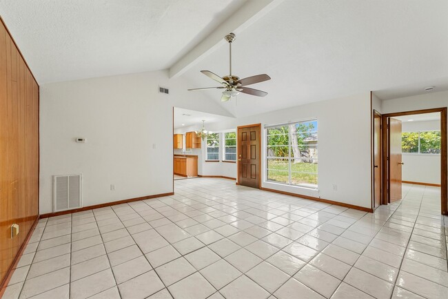 Foto del edificio - 5302 Lorraine Dr