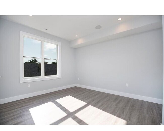 Foto del edificio - Stunning 2 Bd 1.5 Bath with Garage Parking...