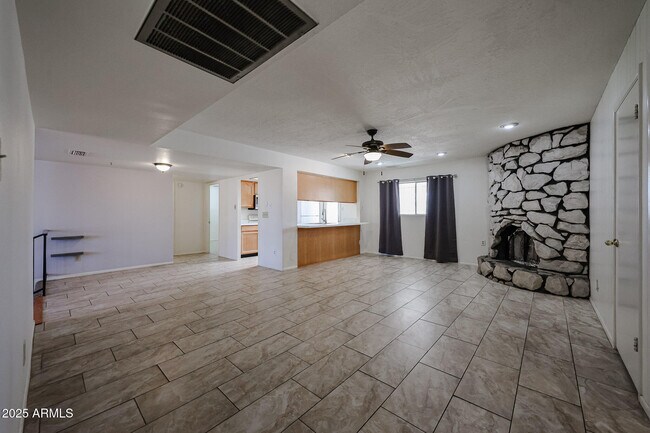 Foto del edificio - 5743 W Monte Cristo Ave