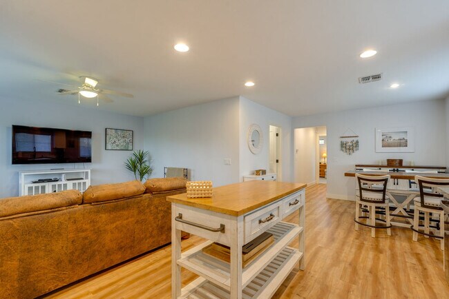 Foto del edificio - 8637 S Newberry Ln