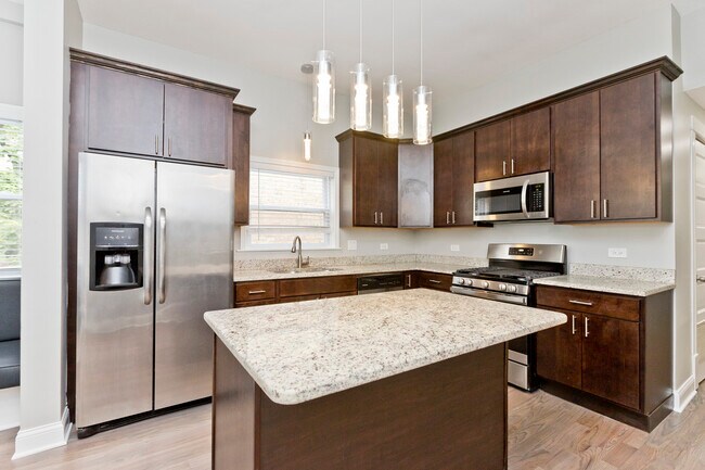 Foto del edificio - 1324 Byron W St