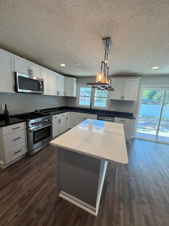 Building Photo - 519 Claremont Dr