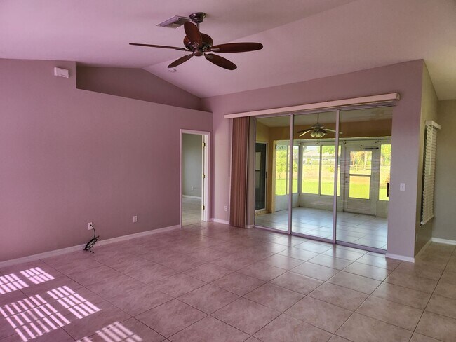 Foto del edificio - BEAUTIFUL 3 BR / 2 BA HOME AVAILABLE IN MIRROR LAKES