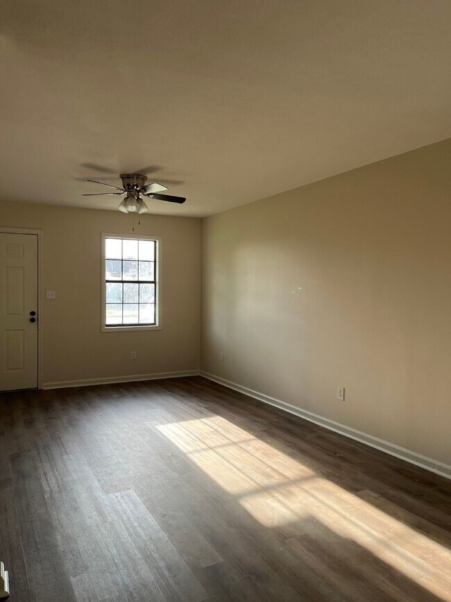 Foto del edificio - "Charming 3-Bed Home with Cozy 982 Sq. Ft. Living Space on Smith Avenue, Trumann!"