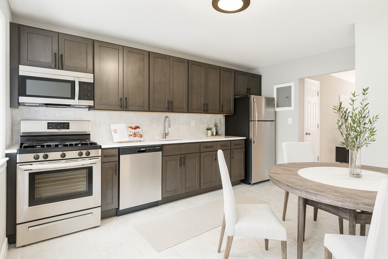 Foto principal - Village Green Living