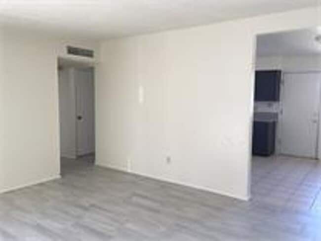 Foto del edificio - 6951 E Golf Links
