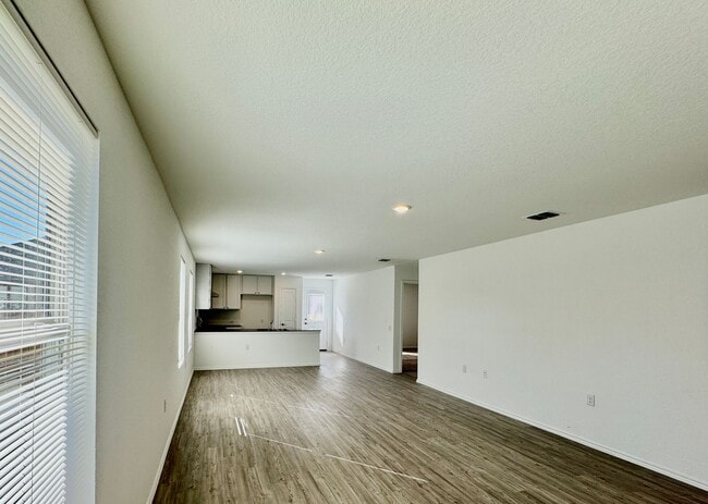 Building Photo - Classic Open Concept Home ~ Short Drive to...