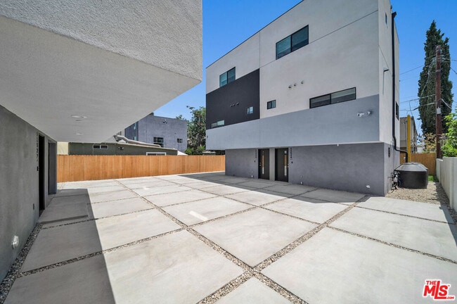 Building Photo - 11520 Emelita St
