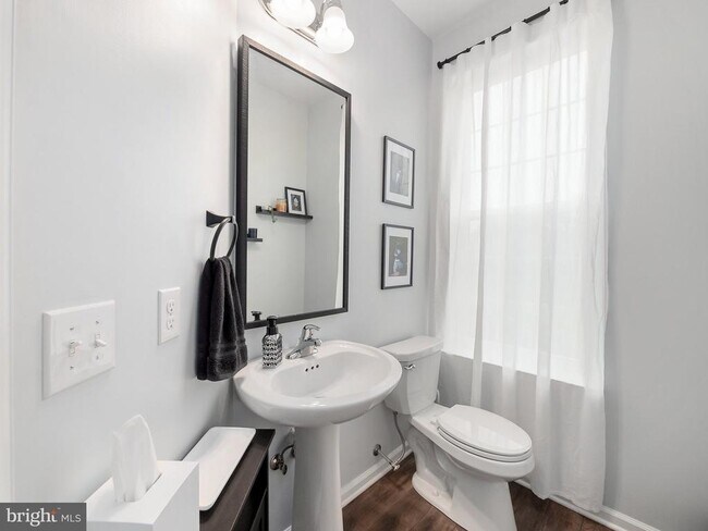 Foto del edificio - 131 Edgewater Ct