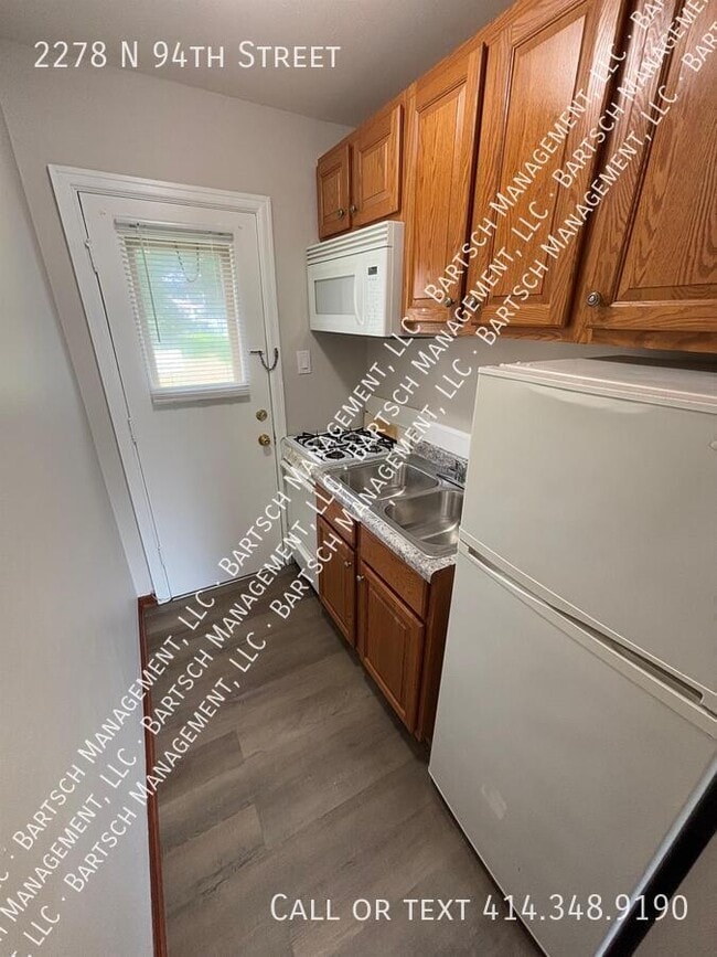 Foto del edificio - 2278 N 94th St