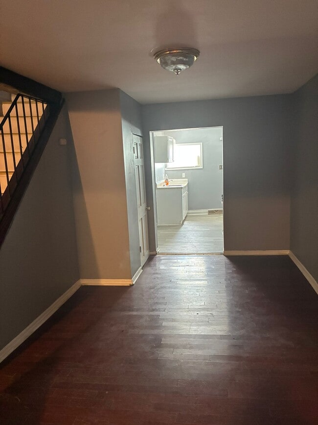 Building Photo - 2 bedroom and den