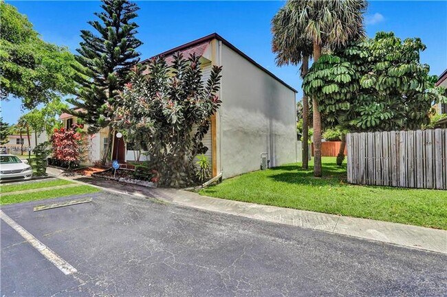 Building Photo - 2701 N 34th Ave