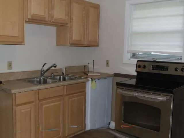Building Photo - 202 Bingham St