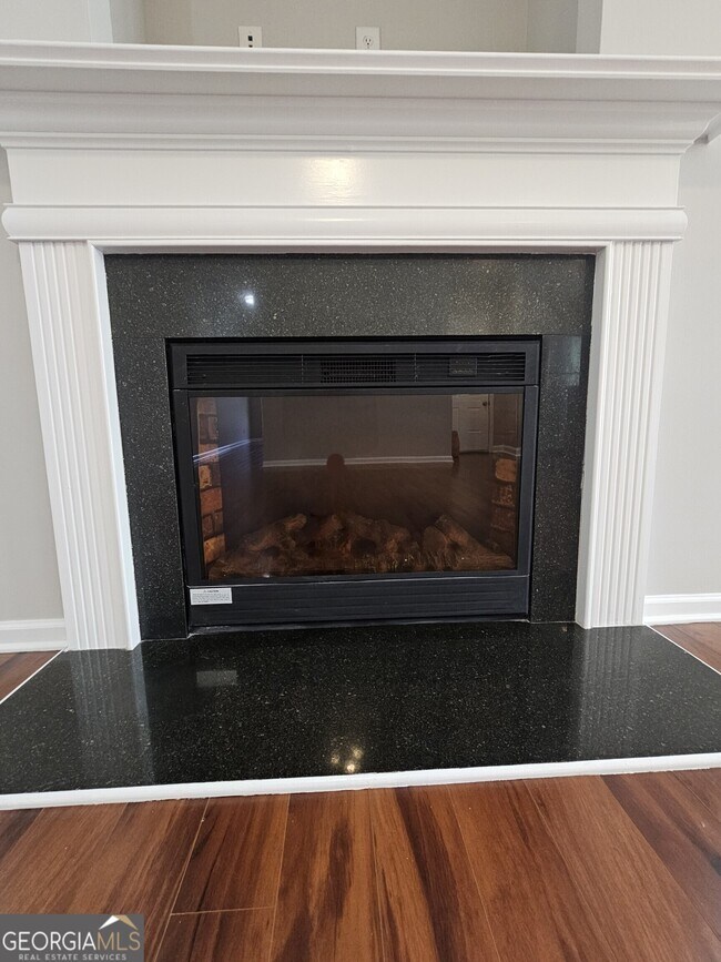 Building Photo - 3352 Castleberry Village Cir
