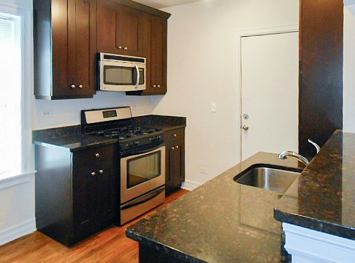 Foto principal - 3812-2 North Sheffield Avenue, Unit s2