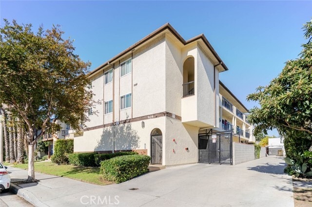 Foto del edificio - 909 E Chevy Chase Dr