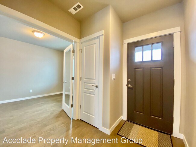 Foto del edificio - 4 br, 3 bath House - 7901 W Whatcom Ave