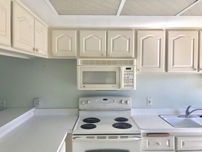 Foto del edificio - AVAILABLE NOW! 2 Bedroom 2 Bathroom Condo ...