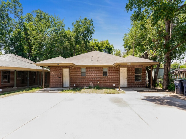 Photo - 313 Isbell Rd House