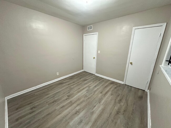Foto del edificio - 4219 Springfield Blvd