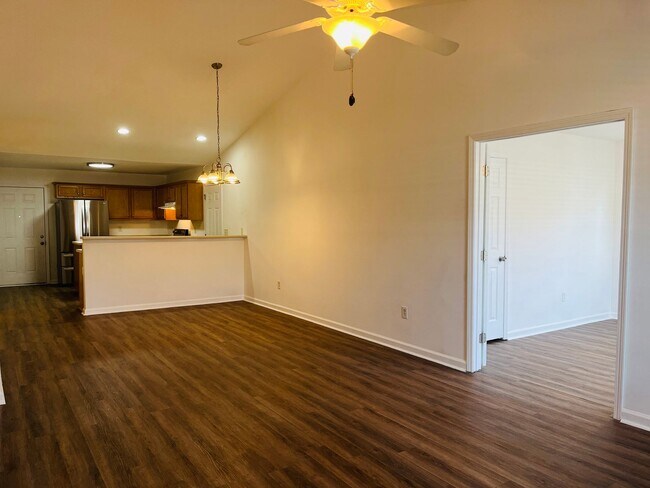 Foto del edificio - Wow! Check out this charming 3 bedroom 2 b...