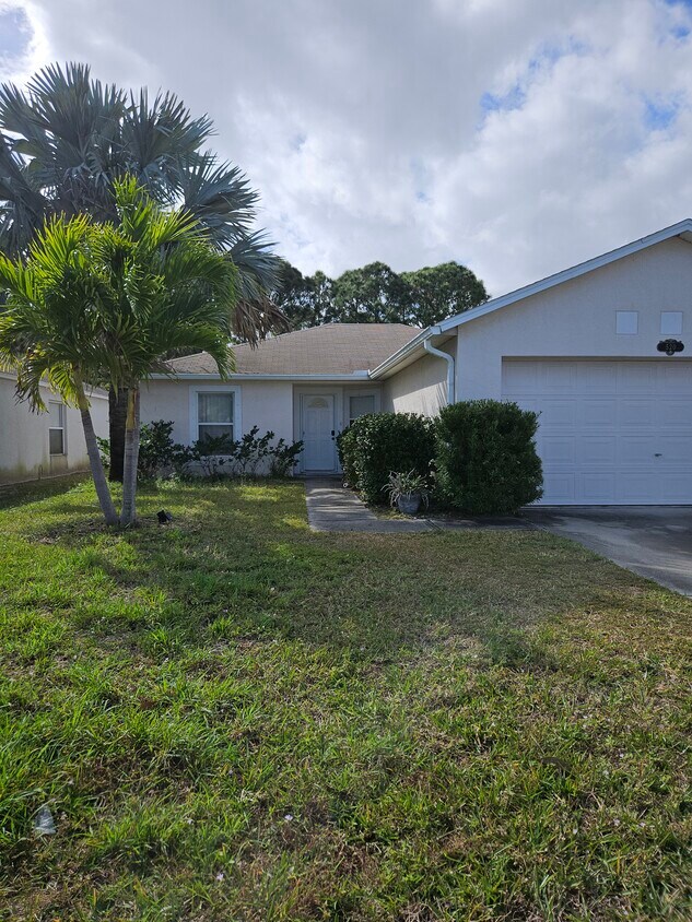 House front - 520 Benton Dr