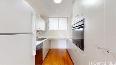 Building Photo - 469 Ena Rd