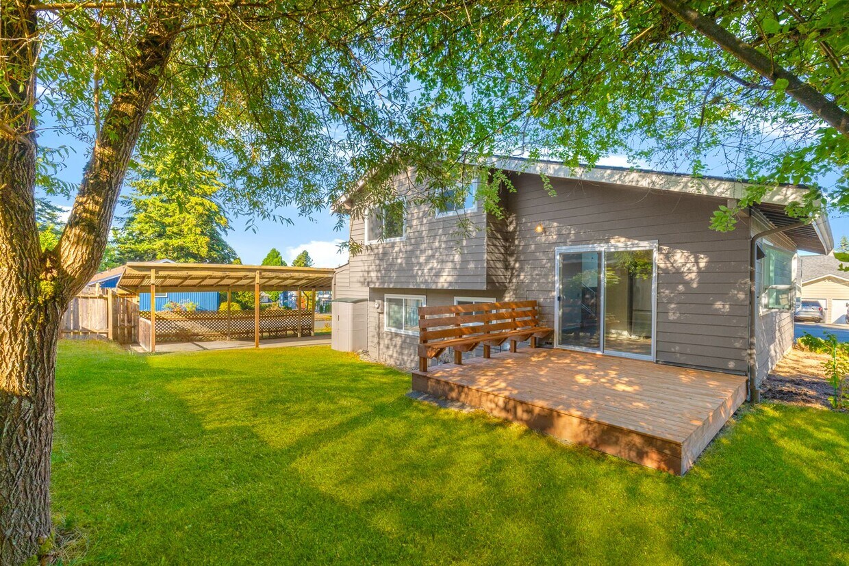 Redmond TriLevel 4 Bedroom 2 Bath House Rental in Redmond, WA