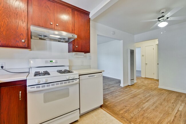 Foto del edificio - Duplex in Mountain View -  hardwood floors...