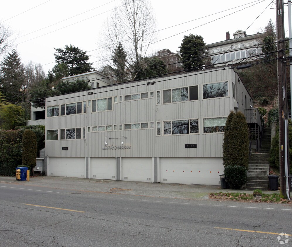 Primary Photo - 1032 Lakeview Blvd E