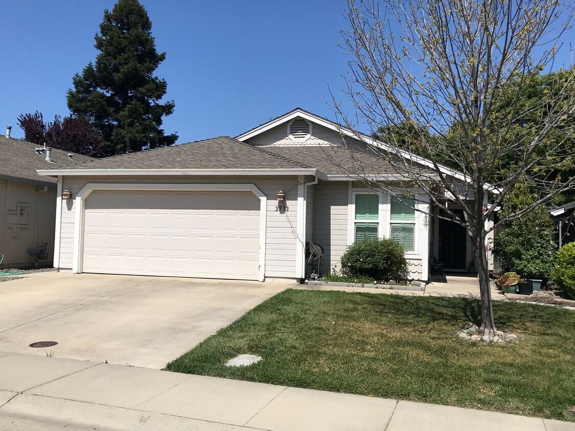 Primary Photo - Fantastic East Davis 3 bedroom available f...