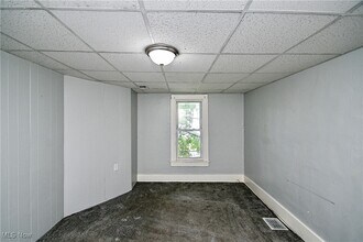 Building Photo - 825 7th St NW