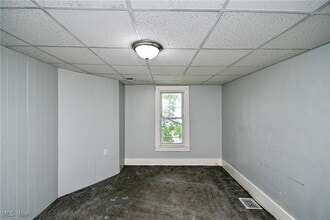 Building Photo - 825 7th St NW