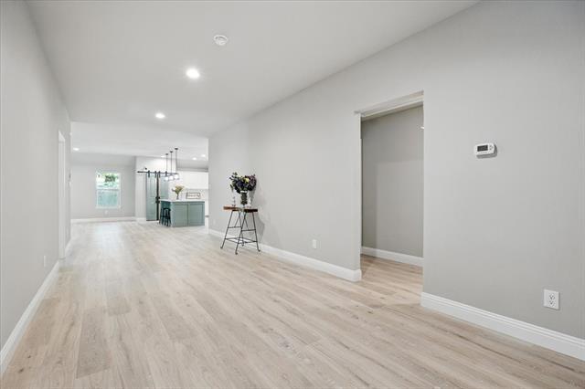 Foto del edificio - 2833 W Biddison St