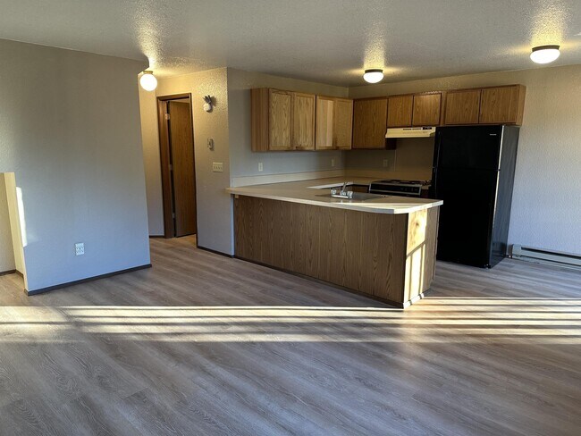 Building Photo - 1065 Lybarger St NE
