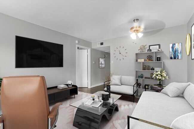 Building Photo - 4400 Memorial Dr