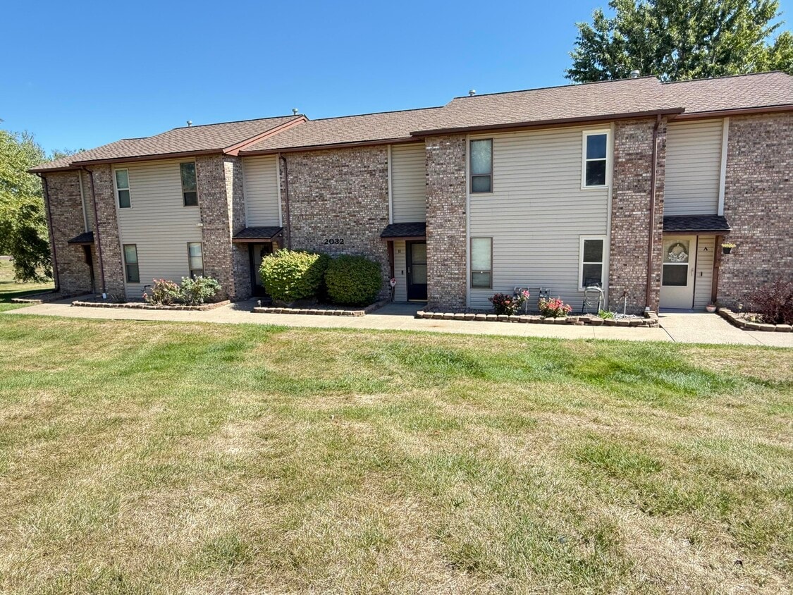 Foto principal - 2032 Waterfront Dr N