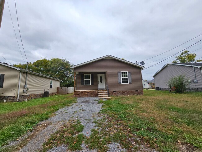 Building Photo - MOVE IN SPECIAL 50% OFF FIRST MONTH - Fres...