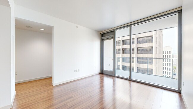 Interior Photo - 3033 Wilshire