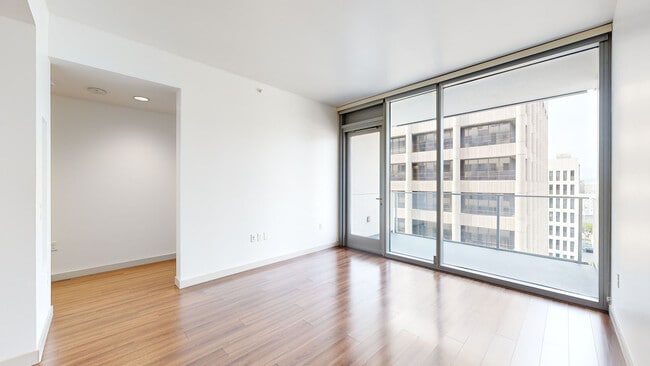 Interior Photo - 3033 Wilshire