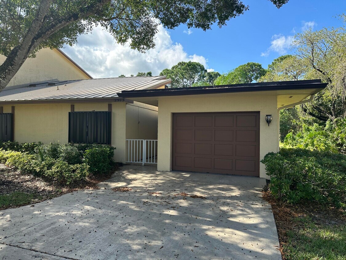 2973 Bent Pine Dr, Fort Pierce, FL 34951 Townhouse for Rent in Fort