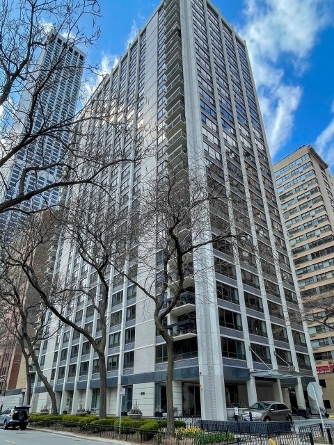 Foto del edificio - 222 E Pearson St