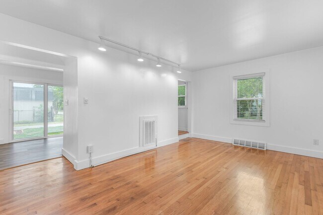 Foto del edificio - Welcome to this charming home located in t...