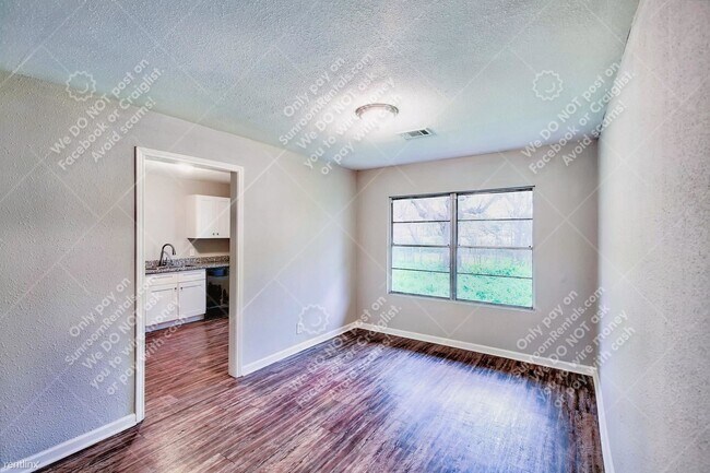 Building Photo - 3 br, 2 bath House - 6838 Crestridge St