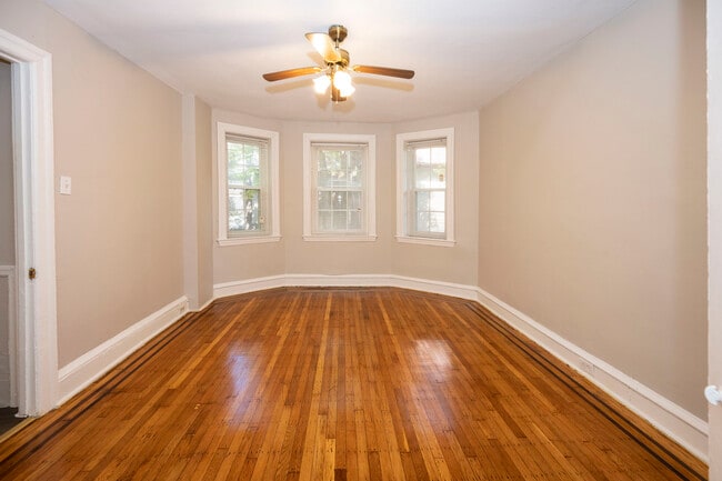 Foto del edificio - Wayne Walnut Apartments