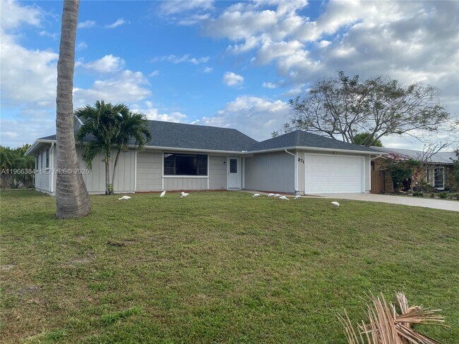 Foto del edificio - 371 SE Fairchild Ave