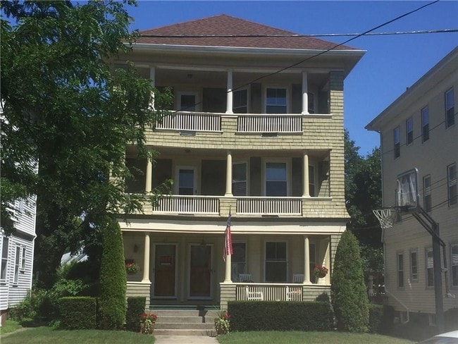 Building Photo - 69 Burton St