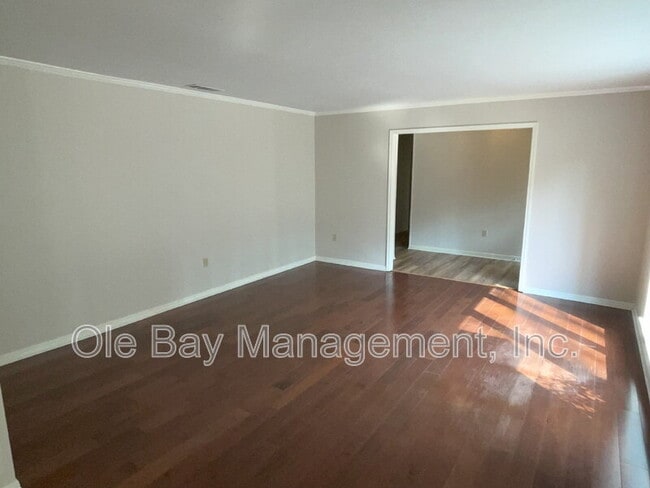 Foto del edificio - 613 Vaughn Dr N