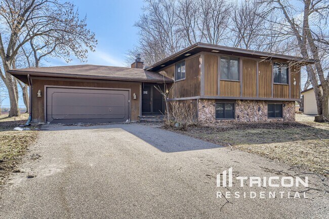 Foto del edificio - 16691 N Hillcrest Ct